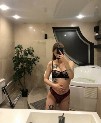 Сексапильная девушка с изысканным вкусом и страстным нравом ждет встречи с мужчиной, готовым окунуться в океан страсти и наслаждения. Ты можешь полностью расслабиться со мной, обещаю тебе море эмоций! 1695, 21 год